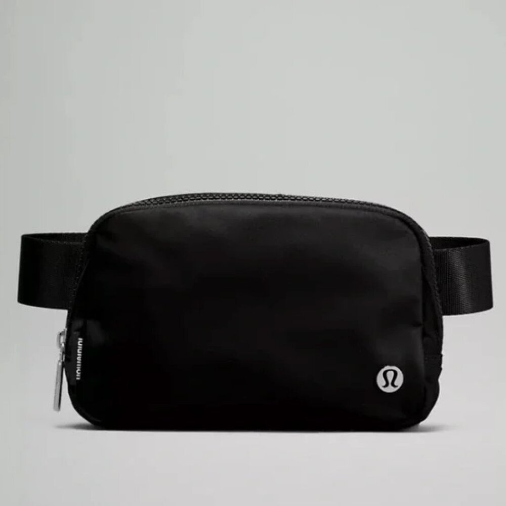 Lululemon Everywhere Belt Bag 1L in Black